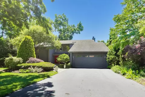 11515 Burr Oak Ln, Burr Ridge, IL 60527