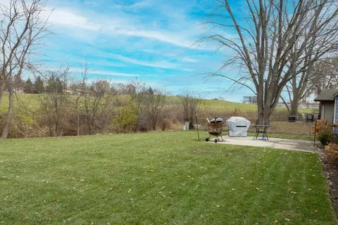 612 Silbury Ct, Mchenry, IL 60050 photo 2