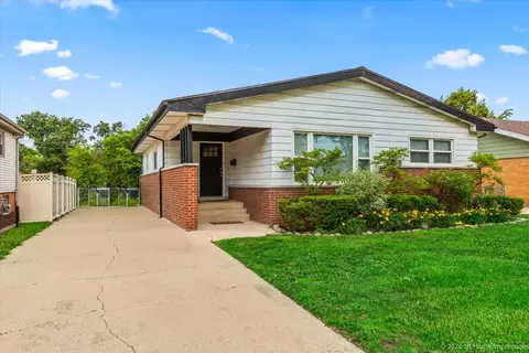 10262 S 52nd Ave, Oak Lawn, IL 60453