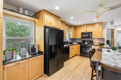 Kitchen - 2711 Maple Ave, Brookfield, IL 60513 photo 2 of 2