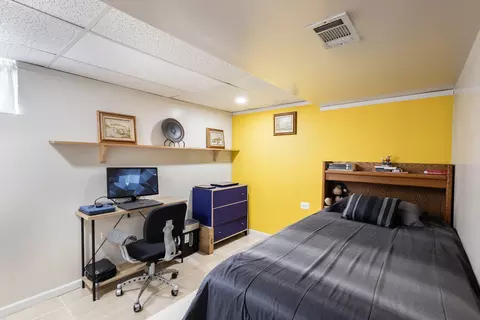 Bedroom - 2711 Maple Ave, Brookfield, IL 60513 photo 6 of 6