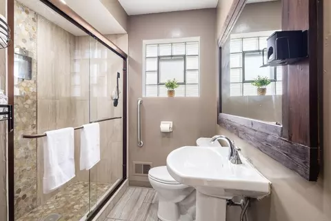 Bath - 2711 Maple Ave, Brookfield, IL 60513 photo 1 of 3