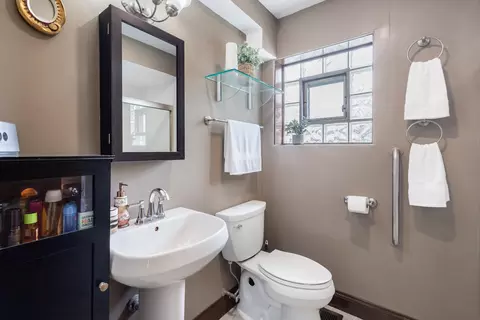 Bath - 2711 Maple Ave, Brookfield, IL 60513 photo 2 of 3