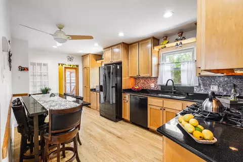 Kitchen - 2711 Maple Ave, Brookfield, IL 60513 photo 1 of 2