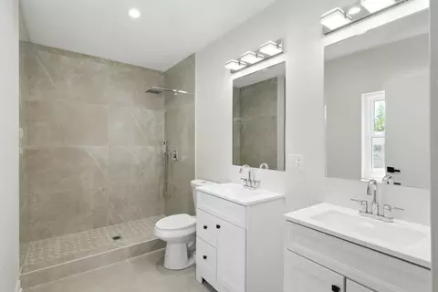 Bath - 290 E Norman Ln, Wheeling, IL 60090 photo 3 of 6