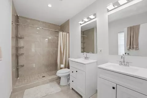 Bath - 290 E Norman Ln, Wheeling, IL 60090 photo 4 of 6