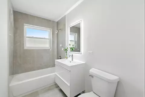Bath - 290 E Norman Ln, Wheeling, IL 60090 photo 2 of 6