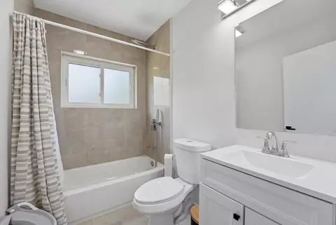 Bath - 290 E Norman Ln, Wheeling, IL 60090 photo 6 of 6
