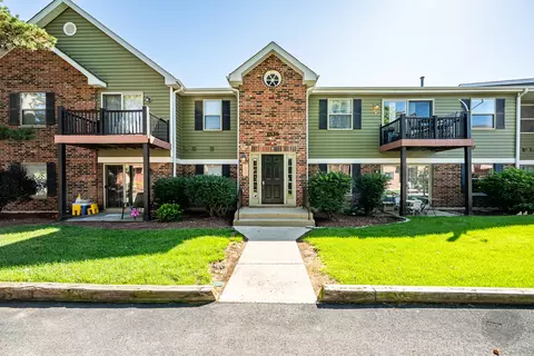 1535 Raymond Dr #204, Naperville, IL 60563