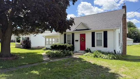 411 E North St, Morrison, IL 61270