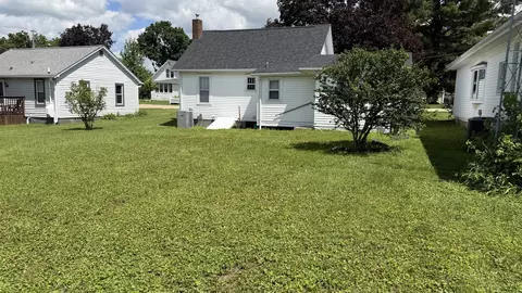 Exterior - 411 E North St, Morrison, IL 61270 photo 4 of 7