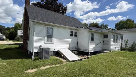 Exterior - 411 E North St, Morrison, IL 61270 photo 6 of 7