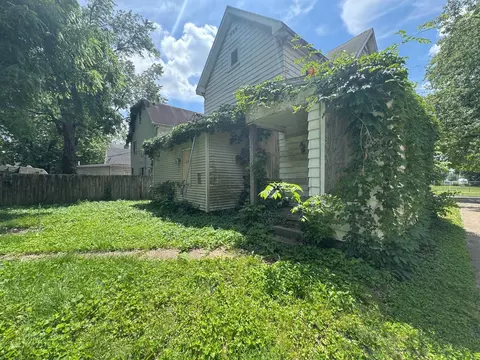 Exterior - 820 N 6th St, Springfield, IL 62702 photo 20 of 22