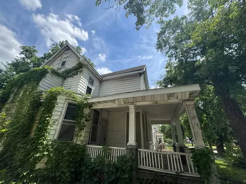 Exterior - 820 N 6th St, Springfield, IL 62702 photo 15 of 22