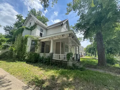 820 N 6th St, Springfield, IL 62702