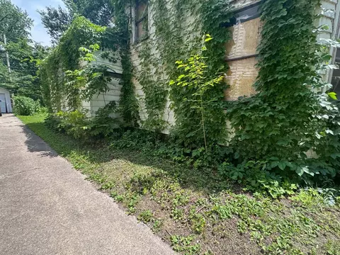 Exterior - 820 N 6th St, Springfield, IL 62702 photo 18 of 22