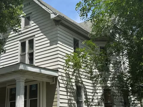 Exterior - 820 N 6th St, Springfield, IL 62702 photo 10 of 22