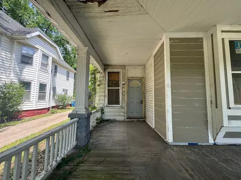 Exterior - 820 N 6th St, Springfield, IL 62702 photo 14 of 22