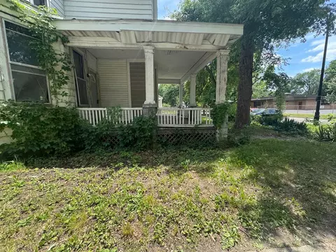 Exterior - 820 N 6th St, Springfield, IL 62702 photo 7 of 22