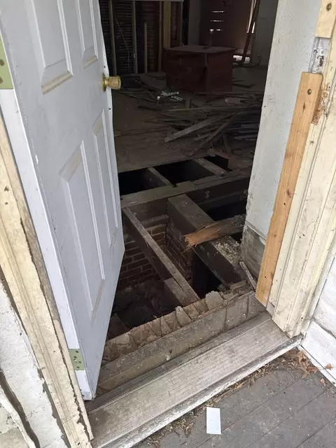 Exterior - 820 N 6th St, Springfield, IL 62702 photo 13 of 22