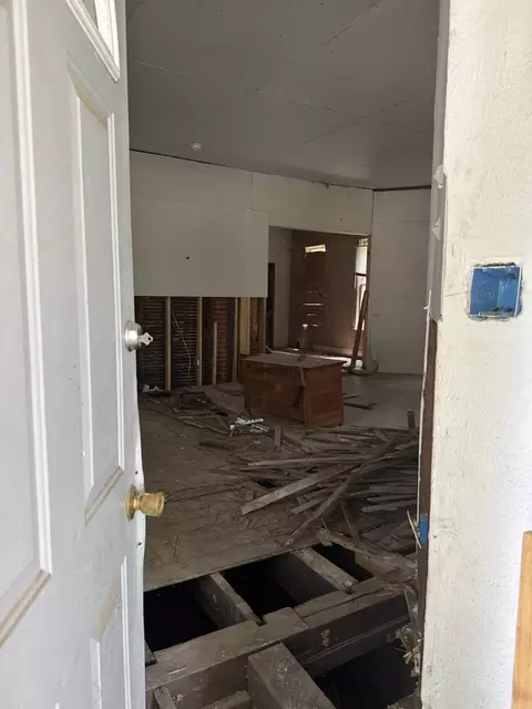 Entry Way - 820 N 6th St, Springfield, IL 62702 photo 1 of 1