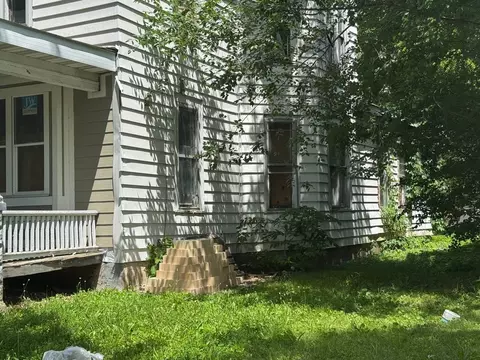 Exterior - 820 N 6th St, Springfield, IL 62702 photo 11 of 22