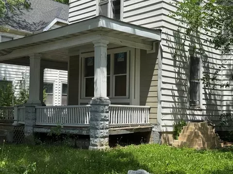 Exterior - 820 N 6th St, Springfield, IL 62702 photo 12 of 22