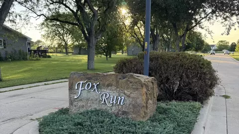 105 Fox Run Ct, Leroy, IL 61752
