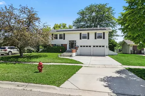 1355 Devonshire Ln, Hoffman Estates, IL 60169