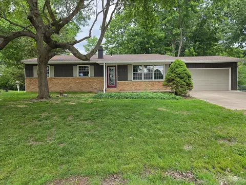 2232 Heather Hills Dr, Saint Joseph, IL 61873