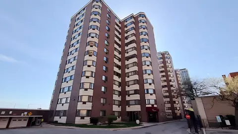 7337 S South Shore Dr #612, Chicago, IL 60649