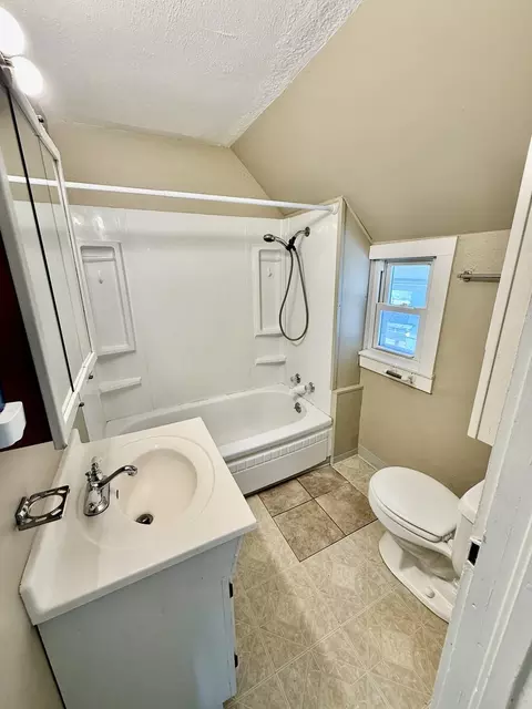 Bath - 302 S Walnut St, Kewanee, IL 61443 photo 1 of 1