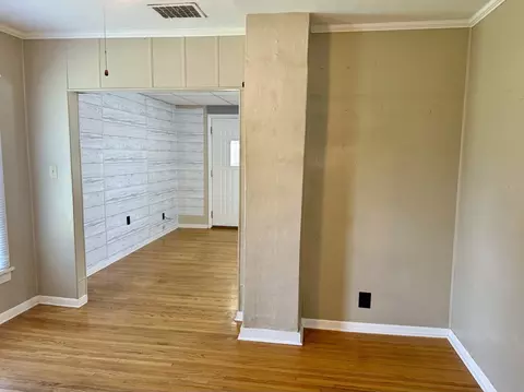 Living - 302 S Walnut St, Kewanee, IL 61443 photo 2 of 2