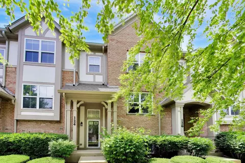 124 Rosehall Dr, Lake Zurich, IL 60047