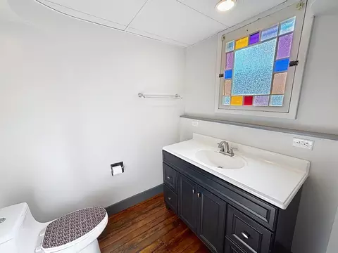 Bath - 1519 11th Ave, Moline, IL 61265 photo 3 of 3