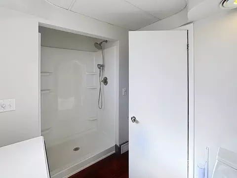 Bath - 1519 11th Ave, Moline, IL 61265 photo 2 of 3