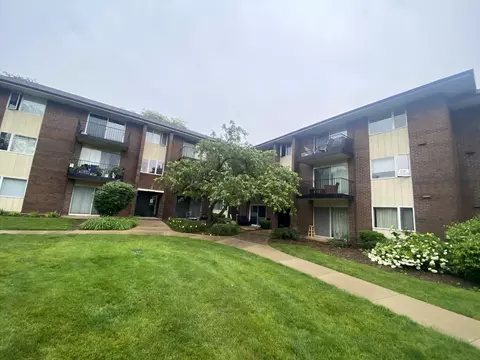 5 S100 Pebblewood Ln #D10, Naperville, IL 60563