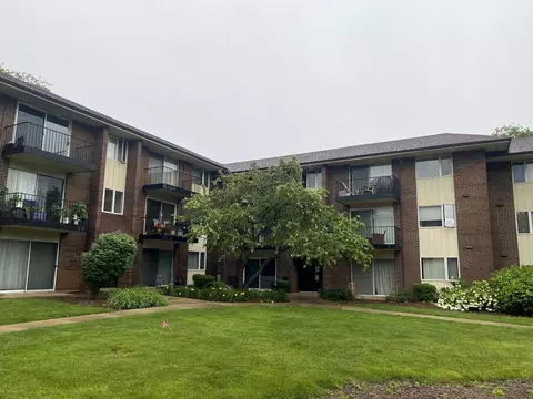 5 S100 Pebblewood Ln #D10, Naperville, IL 60563