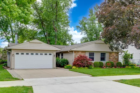 955 Bernard Dr, Buffalo Grove, IL 60089