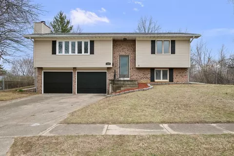 2501 E 34th Street Ct, Davenport, IA 52807