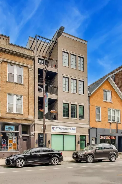 2136 W Belmont Ave #PH, Chicago, IL 60618