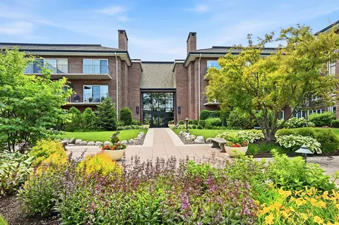 6 Oak Brook Club Dr #J308, Oak Brook, IL 60523