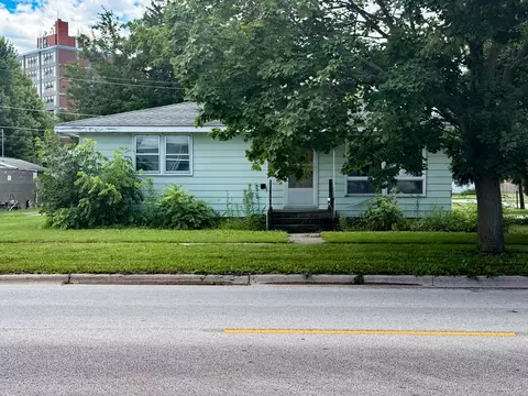 930 W Howard St, Pontiac, IL 61764