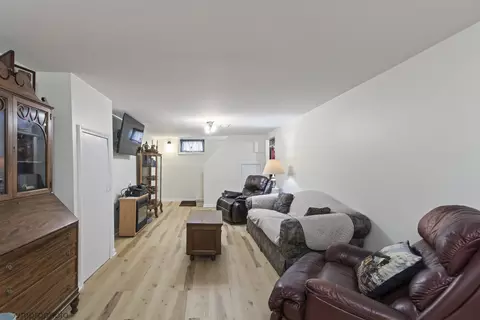 Living - 511 N Maple St, Mount Prospect, IL 60056 photo 4 of 4