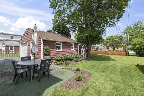 Exterior - 511 N Maple St, Mount Prospect, IL 60056 photo 3 of 4