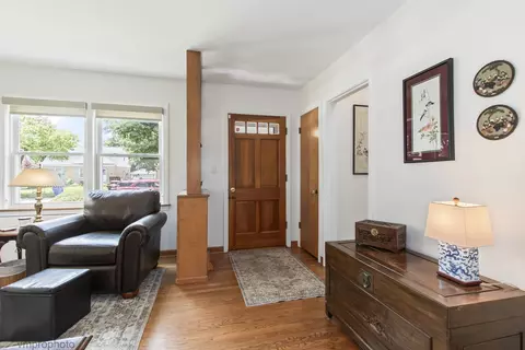 Entry Way - 511 N Maple St, Mount Prospect, IL 60056 photo 1 of 1