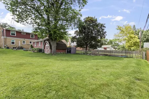 Exterior - 511 N Maple St, Mount Prospect, IL 60056 photo 4 of 4