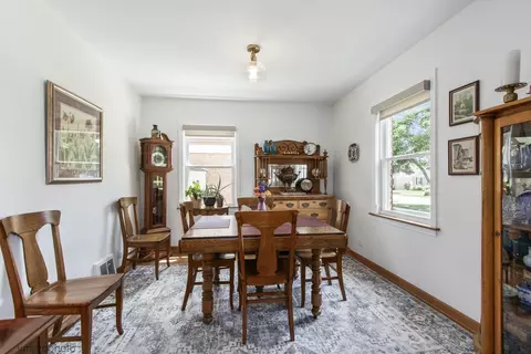 Dining - 511 N Maple St, Mount Prospect, IL 60056 photo 1 of 1
