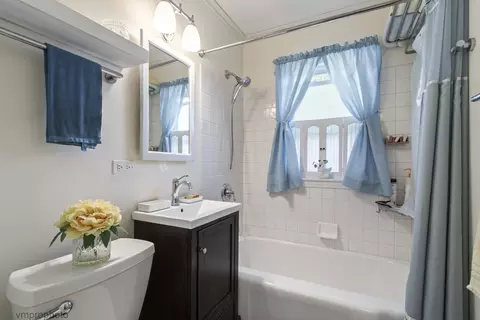 Bath - 511 N Maple St, Mount Prospect, IL 60056 photo 1 of 2