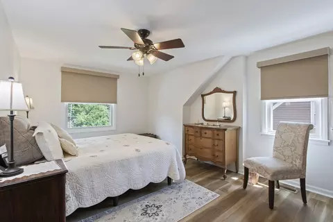 Bedroom - 511 N Maple St, Mount Prospect, IL 60056 photo 2 of 5